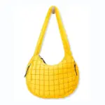 Tikattu turvonnut käsilaukku on kirkkaankeltainen, kaareva, tikattu olkalaukku kahdella näkyvällä vetoketjulla, tarjotaan OEM- ja ODM -räätälöintivaihtoehdolla.