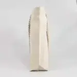 Ukujonga icala le-canvas ye-canvas ye-canvas kwi-bete eneziphatho ezibhaliweyo, Ukugxininisa i-OEEM ODM Craftsmark ngokuchasene ne-Backdrop ecacileyo.