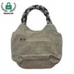 Túumben diseño moda lona Tote yéetel bordado, yéetel jump'éel pooj yéetel cremallera frontal yéetel trenzado ka'ap'éel tonos asas, ku ye'esik ti' jump'éel sak background. Personalización u OEM yéetel ODM disponible.