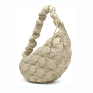 Rarancang anyar puffy crossed, teksturturested, Bentuk sabit nganggo tali anu ruched sareng busur. Kustomisasi OEM sareng Okm sayogi.