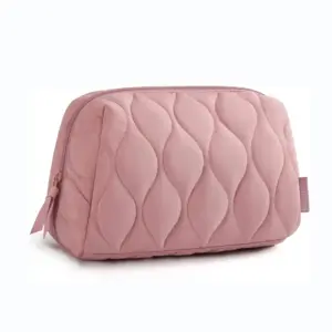 Kantong Softwy porticy dina jambon sareng jahitan anu sintang sareng panutupanana, ditembongkeun dina latar bodas. Sayogi pikeun OEM / ODM.