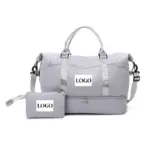 Business Cestovanie veľkej kapacity s odnímateľným vreckom v svetlo šedej farbe, prešívaný dizajn, with handles and both items labeled "LOGO." K dispozícii je prispôsobenie OEM a ODM.