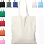 Mukautettu logo kangaslaukku valkoisella on keskitetty, Pienempi OEM ODM -laukkujen ympäröimä valikoituja värejä, Kaikki näytetään valkoisella pohjalla.