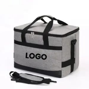 Açık hava fermuarlı piknik tote, siyah tutamaklı ve çıkarılabilir omuz askılı gri yalıtımlı bir soğutucu torbadır, featuring a "LOGO" etiket. Özel markalaşma için OEM ve ODM seçenekleri mevcuttur.