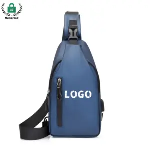 Waterproof Crossbody Bag for Outdoor Sports with a front zipper pocket and "LOGO" Tekst foran, Tilgjengelig for OEM- og ODM -tilpasning.