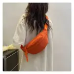 Hiji jalma, nyanghareup tina kaméra, Nganggo kantong anu tiasa diatur.