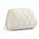 Nafúknutý prenosný make-up taška je krémové prešívané vrecko s vlnitým vzorom a uzáverom zipsu, K dispozícii pre prispôsobenie OEM ODM.