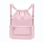 Ransel Oxprord Oxford Oxpord sareng kompartangan anu masihan tali anu tiasa dilereskeun, Top anu digambar, sareng saku spippered hareup dina warna pink. OEM sareng Odm sayogi.