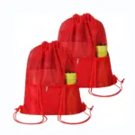 Mifuko miwili nyekundu inayoweza kusongesha mikoba na zippers za mbele na vikombe vya manjano kwenye mifuko ya upande, kuonyeshwa kwenye asili nyeupe. Uboreshaji wa OEM na ODM unapatikana.